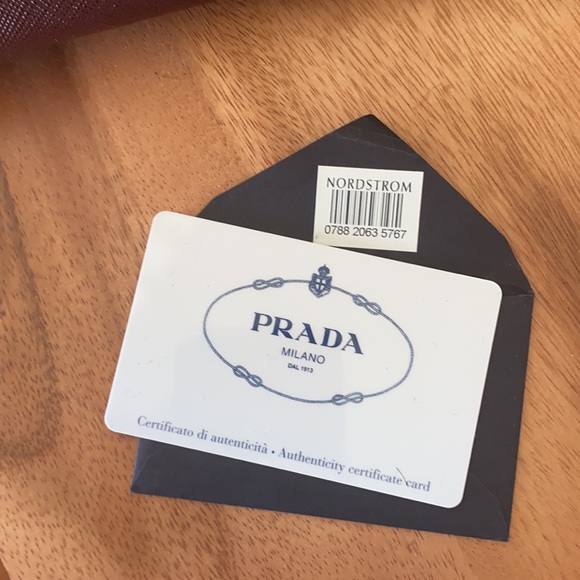 Prada clutch - Picture 5 of 6